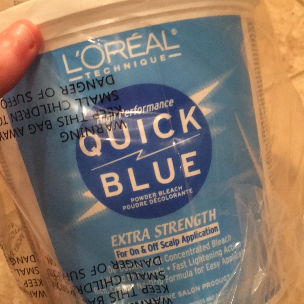 L’Oréal quick blue hair bleach